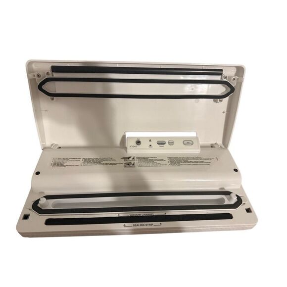 FoodSaver V2040 Bag Sealer 120V with Vacuum Sealer Bags - Picture 3 of 9